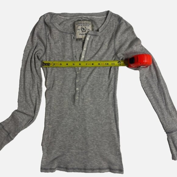 Y2K Abercrombie Eyelet Henley Top Gray Long Sleeve Size Large L Moose Logo EUC - Picture 5 of 5